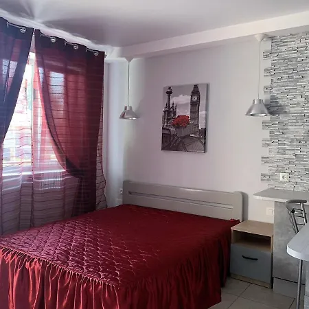 маяк Apartment *