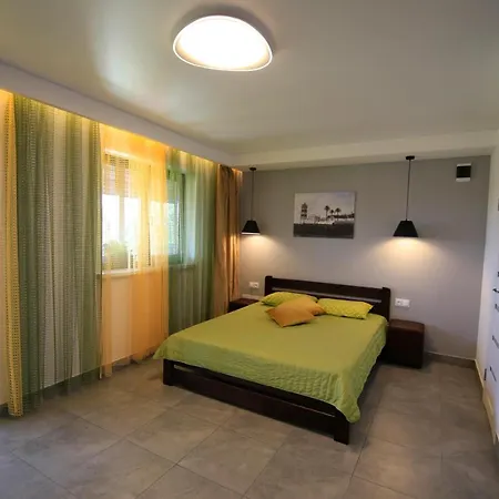 маяк Apartment *